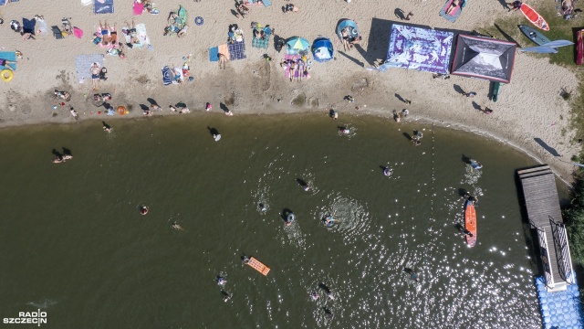 Fot. Maciej Papke [Radio Szczecin] Rozrywka rodem z Hawajów. Radio Szczecin nadawało z Nowego Warpna [WIDEO, ZDJĘCIA]