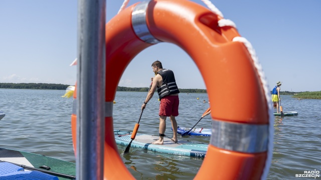 Fot. Maciej Papke [Radio Szczecin] Rozrywka rodem z Hawajów. Radio Szczecin nadawało z Nowego Warpna [WIDEO, ZDJĘCIA]