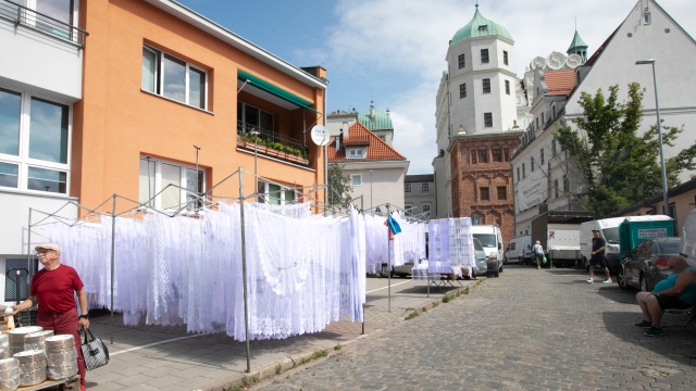 Fot. Weronika Łyczywek [Radio Szczecin] Jarmark Jakubowy: wypiekane na miejscu rogaliki, kapcie czy serki górskie [ZDJĘCIA]
