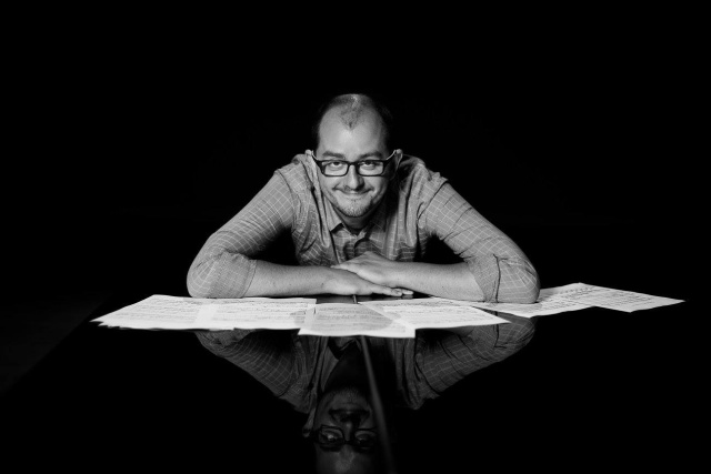 Michał Francuz – pianista. Fot. Archiwum artysty Koncert w Radiu Szczecin pamięci Mikołaja Szczęsnego w 80. rocznicę urodzin i 15. śmierci [ZDJĘCIA]