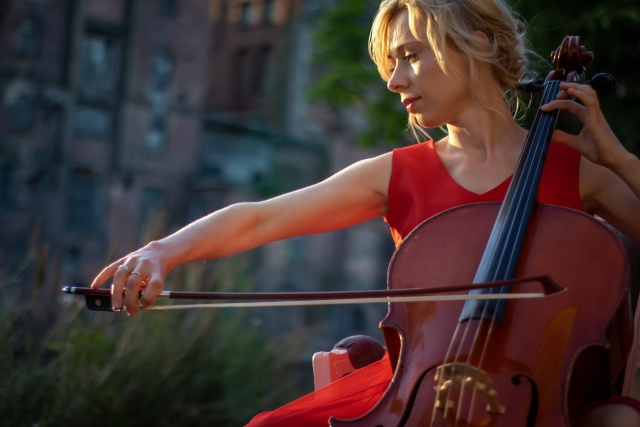 Natalia Wesołowska – wiolonczelistka Tria Con Fuoco. Fot. Archiwum artystki Bachowski koncert w Szczecinie [ZDJĘCIA]