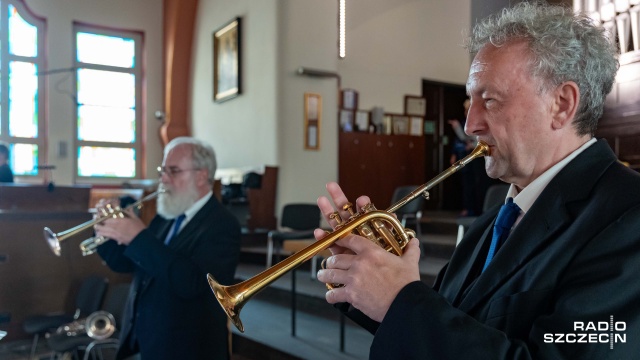Eckhard Schmidt (od prawej) i Rudi Scheck – trębacze Stuttgarter Barock-Collegium. Fot. Robert Stachnik [Radio Szczecin] Artyści z Polski, Niemiec i Ukrainy w hołdzie Bachowi [WIDEO, ZDJĘCIA]