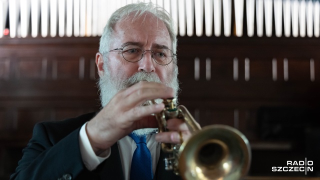 Rudi Scheck – trębacz Stuttgarter Barock-Collegium. Fot. Robert Stachnik [Radio Szczecin] Artyści z Polski, Niemiec i Ukrainy w hołdzie Bachowi [WIDEO, ZDJĘCIA]