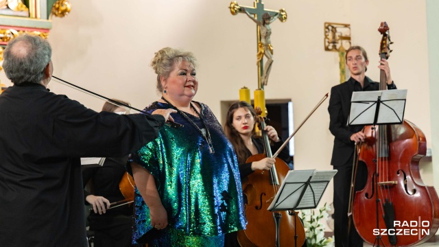 Sylwia Burnicka-Kalischewska (sopran) z Orkiestrą Lwowskiej Narodowej Akademii Muzycznej pod dyrekcją Artura Mykytki. Fot. Robert Stachnik [Radio Szczecin] Owacyjne przyjęcie Orkiestry Lwowskiej Narodowej Akademii Muzycznej [WIDEO, ZDJĘCIA]