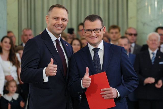 Paweł Szefernaker z prezydentem Karolem Nawrockim. Fot. PAP/Paweł Supernak Ludzie prezydenta. Nominacje dla polityków z Pomorza Zachodniego