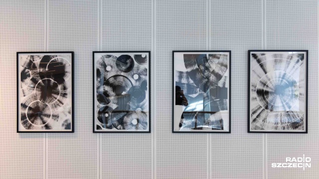 Fot. Robert Stachnik [Radio Szczecin] Czerń i biel opanowała wystawę w Morskim Centrum Nauki [ZDJĘCIA]