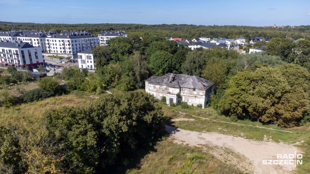 Fot. Robert Stachnik [Radio Szczecin] Zabytkowy dwór Sienno jest w katastrofalnym stanie [WIDEO, ZDJĘCIA]