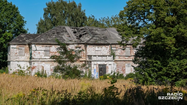 Fot. Robert Stachnik [Radio Szczecin] Zabytkowy dwór Sienno jest w katastrofalnym stanie [WIDEO, ZDJĘCIA]