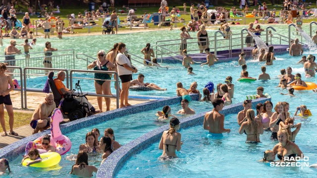 Fot. Robert Stachnik [Radio Szczecin] Woda na Arkonce jest już czysta. "Super zabawa, super słońce i super ciepła woda" [ZDJĘCIA]
