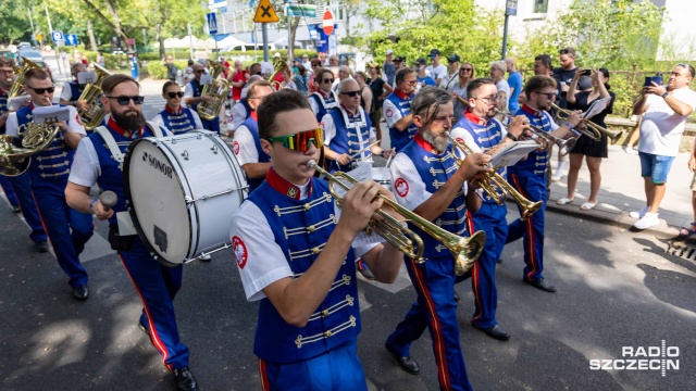 Fot. Robert Stachnik [Radio Szczecin] Najweselsza parada orkiestr odbywa się w Szczecinie [WIDEO, ZDJĘCIA]