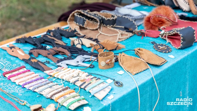 Fot. Robert Stachnik [Radio Szczecin] Biżuteria z brązu, naczynia z gliny i wiele więcej... Templariada zaprasza [ZDJĘCIA]