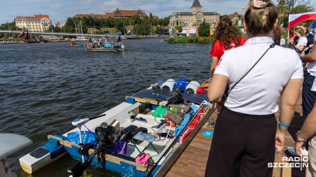 Fot. Robert Stachnik [Radio Szczecin] Katamaran DIY dotarł do Szczecina [ZDJĘCIA]