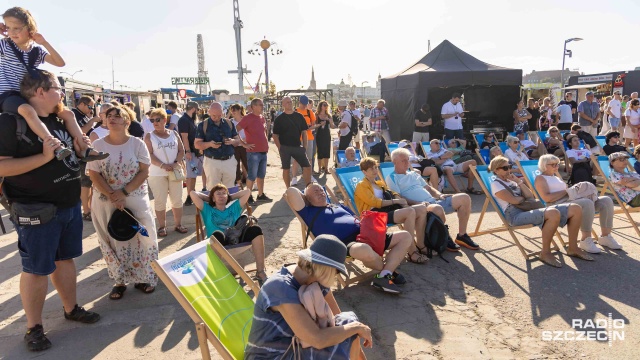 Fot. Robert Stachnik [Radio Szczecin] Łasztownia bawi się przy dźwiękach szant [ZDJĘCIA]