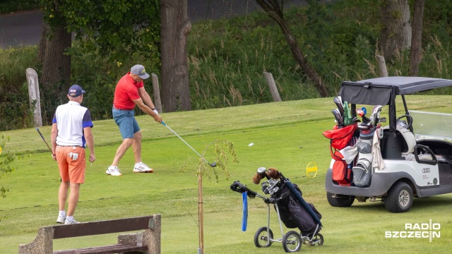 Fot. Robert Stachnik [Radio Szczecin] Święto golfa na polach w Binowie. W czwartek rusza turniej [ZDJĘCIA]