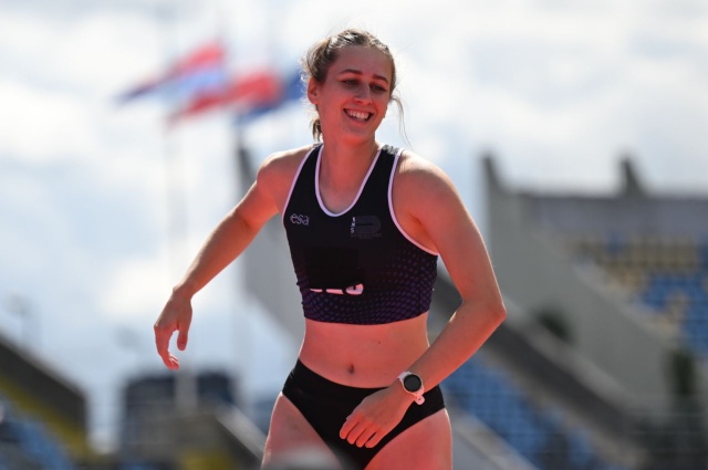 Złoty medal w rywalizacji pań w skoku o tyczce zdobyła klubowa koleżanka Piotra Liska Zofia Gaborska. Fot. PAP/Adam Warżawa Szczecińskie medale na lekkoatletycznych MP. Dwa tytuły mistrzowskie [ZDJĘCIA]