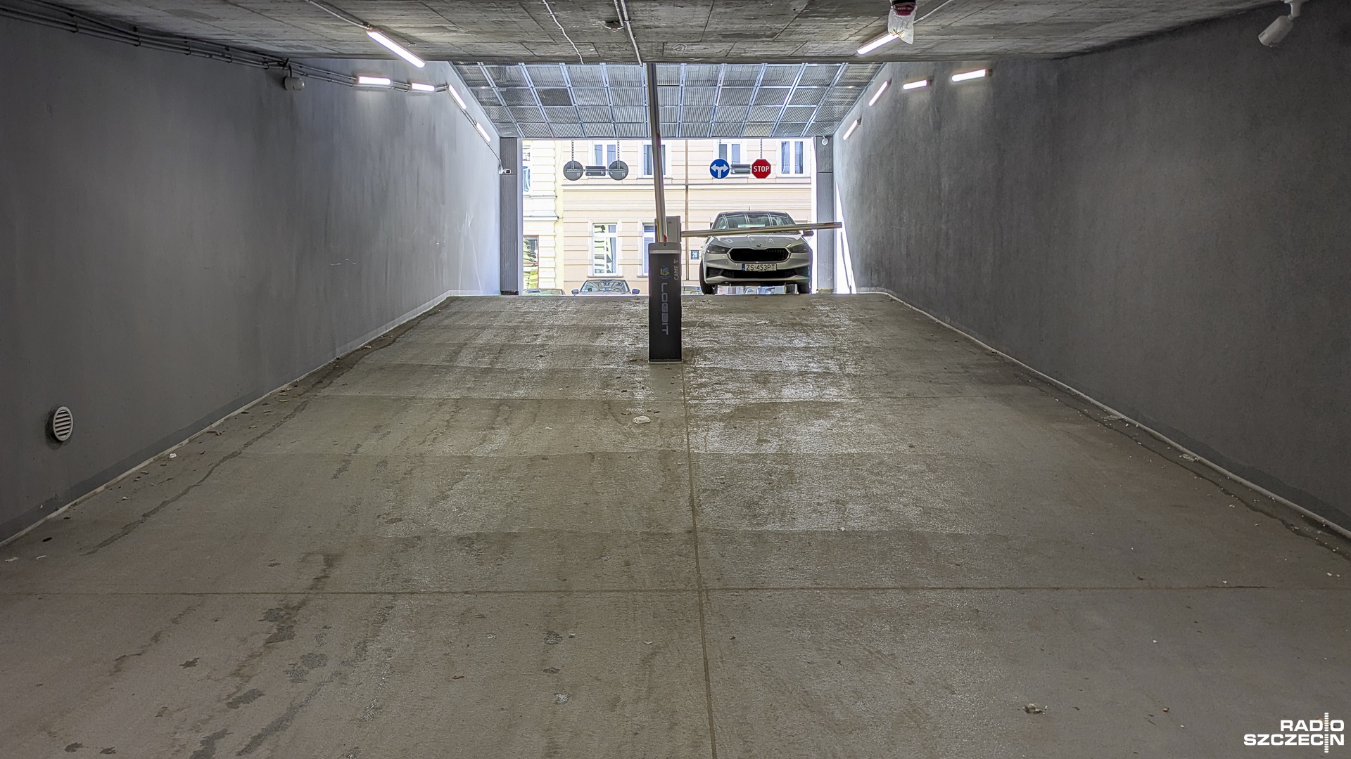 Więcej pytań niż odpowiedzi - jak na razie - w sprawie nowego parkingowca w Szczecinie przy ul. Małkowskiego. Opóźniona o ponad rok inwestycja ma być gotowa w październiku, ale nadal nie wiadomo np. ile będzie trzeba zapłacić za parkowanie.