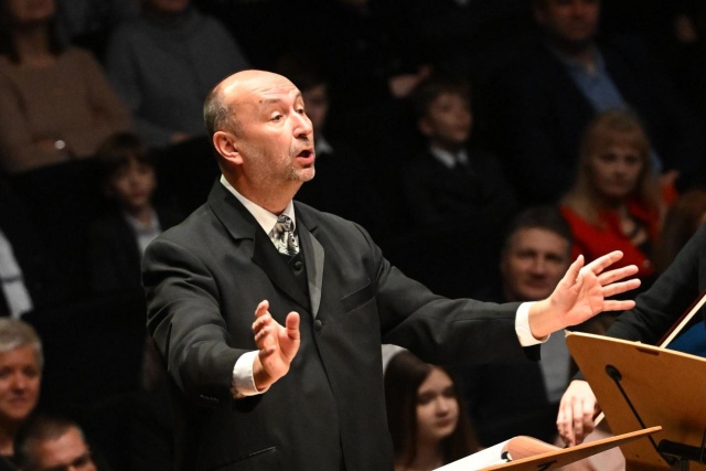Dariusz Dyczewski – dyrygent. Fot. Marcin Bielecki Koncert jubileuszowy Chóru Don Diri Don [ZDJĘCIA]