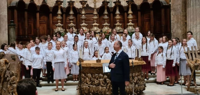 Chór Don Diri Don Zachodniopomorskiego Uniwersytetu Technologicznego w Szczecinie pod dyrekcją Dariusza Dyczewskiego. Fot. Paweł Moskowicz Koncert jubileuszowy Chóru Don Diri Don [ZDJĘCIA]