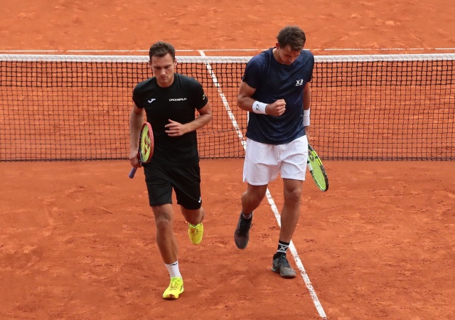 Piotr Matuszewski w parze z Czechem Petrem Nouzą awansowali do ćwierćfinału gry podwójnej. Fot. Biuro prasowe Invest in Szczecin Open Dwóch Polaków w ćwierćfinale debla w szczecińskim turnieju tenisowym