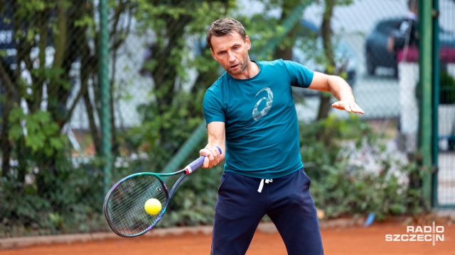 Dariusz Lewandowski. Fot. Robert Stachnik [Radio Szczecin] Dudziak, Strasburger, Milowicz, czyli Tenisowy Turniej Artystów na szczecińskich kortach [WIDEO, ZDJĘCIA]