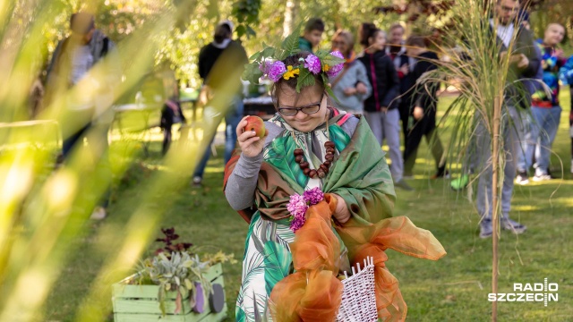 Fot. Robert Stachnik [Radio Szczecin] Szczecińscy uczniowie pielęgnują tradycję obchodzenia Święta Pieczonego Ziemniaka [WIDEO, ZDJĘCIA]