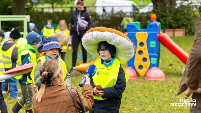 Fot. Robert Stachnik [Radio Szczecin] Przedszkolaki ruszyły szukać grzybów i uczyć się je rozróżniać [WIDEO, ZDJĘCIA]
