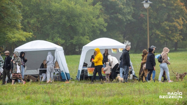 Fot. Robert Stachnik [Radio Szczecin] "Pucha dla pełnego brzucha" w Szczecinie. Zdjęcie z pupilem za datek [WIDEO, ZDJĘCIA]