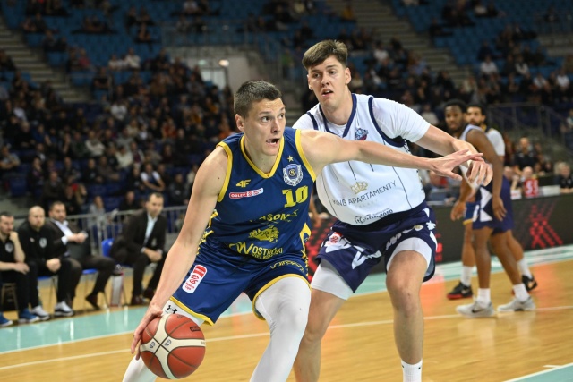 Fot. PAP/Marcin Bielecki Efektowne zwycięstwo Wilków Morskich. Roach trafiał nawet z połowy [ZDJĘCIA]