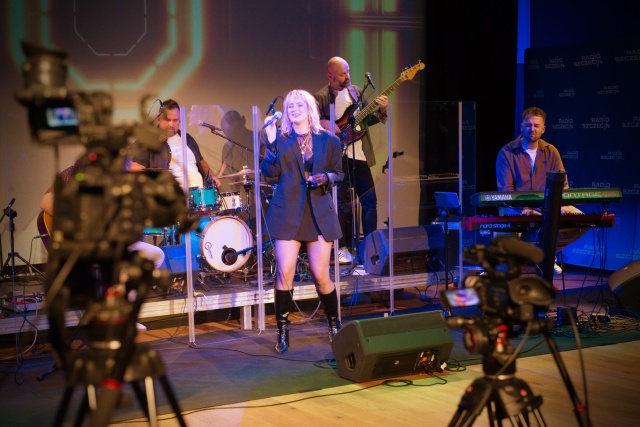 Eva Sand, fot. Piotr Rokicki I George, i piasek, i złoto w jednym… [ZDJĘCIA, WIDEO].