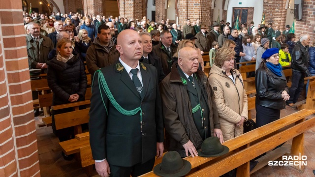 Fot. Robert Stachnik [Radio Szczecin] Leśnicy i myśliwi spotkali się w katedrze [ZDJĘCIA]