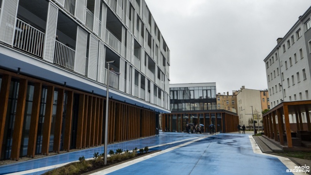 Fot. Wojciech Ochrymiuk [Radio Szczecin] Szczeciński "Kwartał 36". Pierwsi lokatorzy odebrali klucze [WIDEO, ZDJĘCIA]