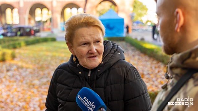Fot. Robert Stachnik [Radio Szczecin] Piękna polska jesień. Na Cmentarzu Centralnym coraz więcej odwiedzających [WIDEO, ZDJĘCIA]