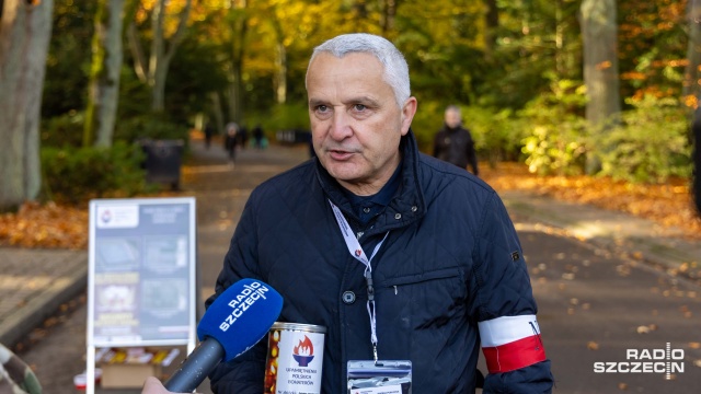 Fot. Robert Stachnik [Radio Szczecin] Fundacje i hospicja prowadzą kwesty na Cmentarzu Centralnym [WIDEO, ZDJĘCIA]