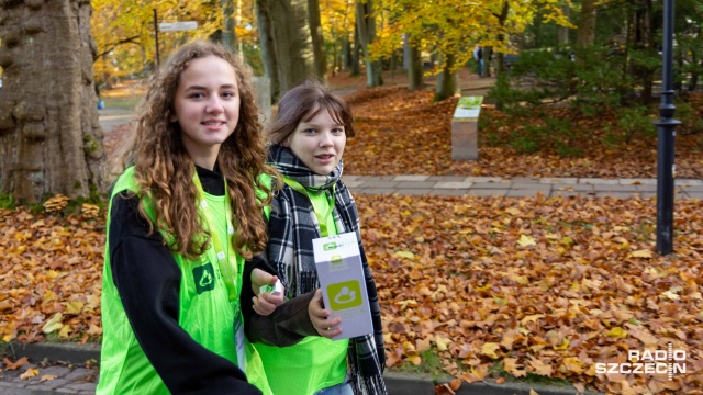 Fot. Robert Stachnik [Radio Szczecin] Fundacje i hospicja prowadzą kwesty na Cmentarzu Centralnym [WIDEO, ZDJĘCIA]
