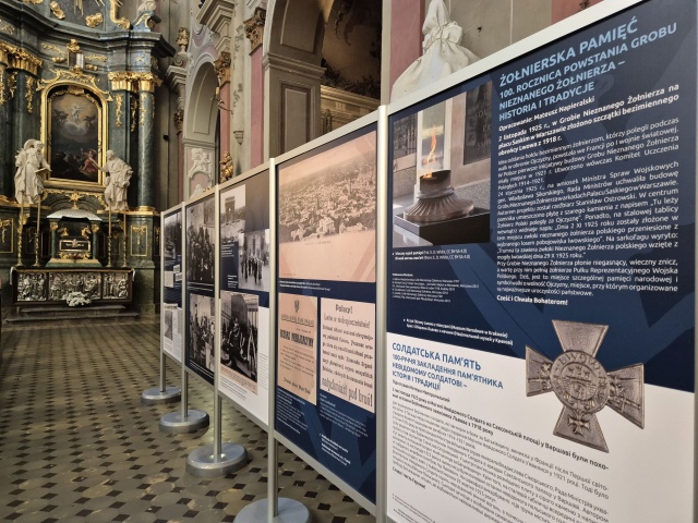 Wystawa "Żołnierska pamięć" w Katedrze Lwowskiej. Fot. Dorota Zamolska [Radio Szczecin] "Niech się Polska przyśni Tobie". Koncert pamięci Nieznanego Żołnierza we Lwowie [ZDJĘCIA]