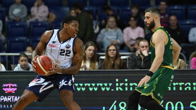 Fot. PAP/Marcin Bielecki Koszykarze Kinga wygrali z Zastalem [ZDJĘCIA]