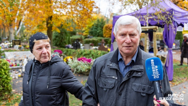 Fot. Robert Stachnik [Radio Szczecin] Tłumy nie tylko na "centralnym" - szczecinianie odwiedzają nekropolie [ZDJĘCIA]