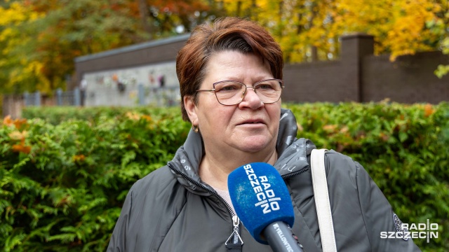 Fot. Robert Stachnik [Radio Szczecin] Tłumy nie tylko na "centralnym" - szczecinianie odwiedzają nekropolie [ZDJĘCIA]