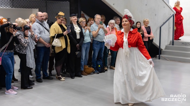 Fot. Robert Stachnik [Radio Szczecin] Jakie są twarze kobiety? Odpowiedź w Zajezdni Sztuki w Szczecinie [WIDEO, ZDJĘCIA]