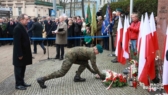 Fot. Robert Stachnik [Radio Szczecin] Oficjalne obchody świętowania niepodległej Polski rozpoczęte [ZDJĘCIA]