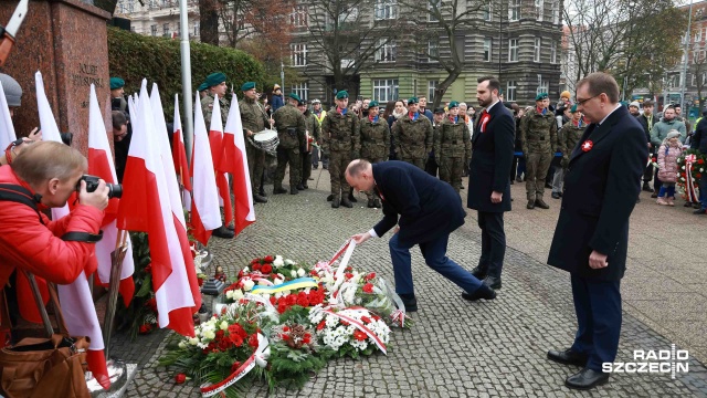 Fot. Robert Stachnik [Radio Szczecin] Oficjalne obchody świętowania niepodległej Polski rozpoczęte [ZDJĘCIA]