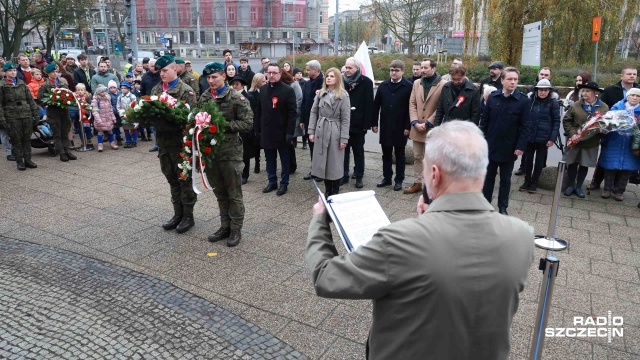 Fot. Robert Stachnik [Radio Szczecin] Oficjalne obchody świętowania niepodległej Polski rozpoczęte [ZDJĘCIA]