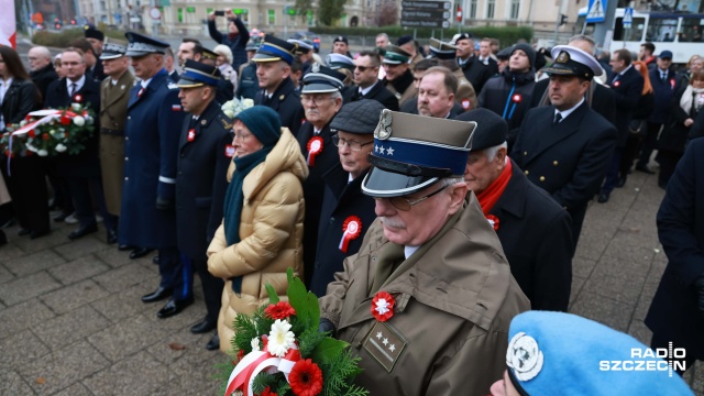 Fot. Robert Stachnik [Radio Szczecin] Oficjalne obchody świętowania niepodległej Polski rozpoczęte [ZDJĘCIA]