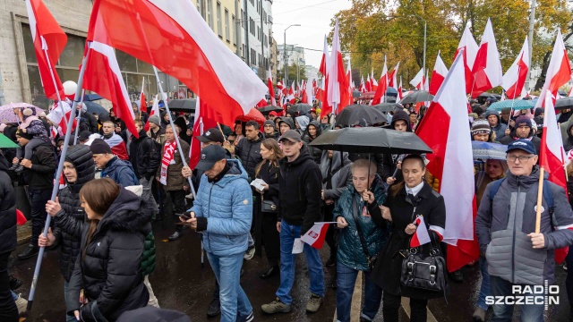 Fot. Robert Stachnik [Radio Szczecin] Ulicami Szczecina przeszedł biało-czerwony marsz [ZDJĘCIA]