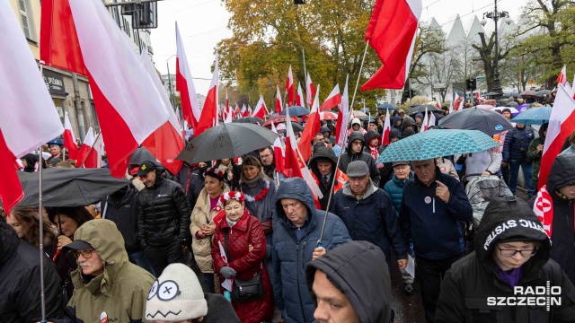 Fot. Robert Stachnik [Radio Szczecin] Ulicami Szczecina przeszedł biało-czerwony marsz [ZDJĘCIA]