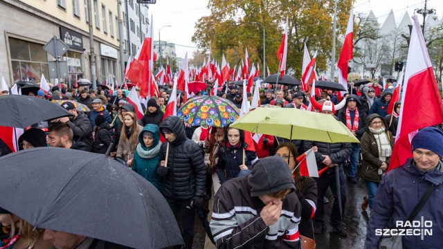 Fot. Robert Stachnik [Radio Szczecin] Ulicami Szczecina przeszedł biało-czerwony marsz [ZDJĘCIA]
