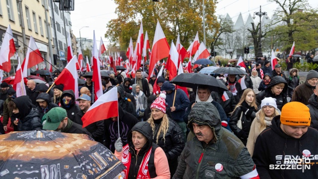 Fot. Robert Stachnik [Radio Szczecin] Ulicami Szczecina przeszedł biało-czerwony marsz [ZDJĘCIA]