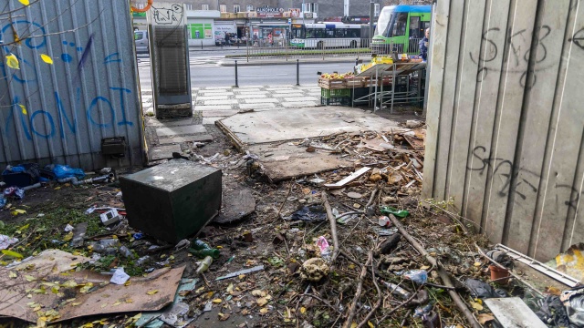 Fot. Robert Stachnik [Radio Szczecin] Bałagan przy placu Kościuszki - magistrat ma zrobić porządek [WIDEO, ZDJĘCIA]