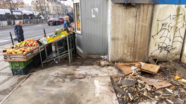 Fot. Robert Stachnik [Radio Szczecin] Bałagan przy placu Kościuszki - magistrat ma zrobić porządek [WIDEO, ZDJĘCIA]