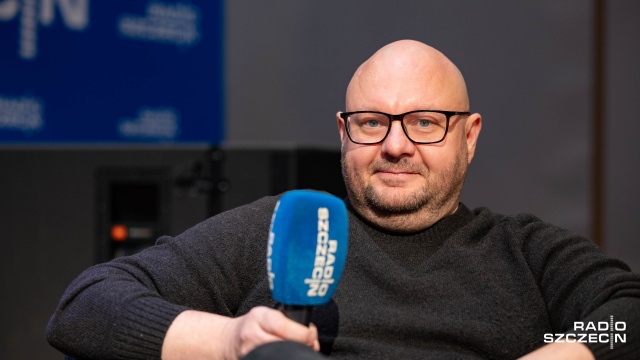 Szymon Ziemiński. Fot. Robert Stachnik [Radio Szczecin] Przemoc wobec dzieci i mit "dobrego domu" tematem debaty w Radiu Szczecin [ZDJĘCIA]